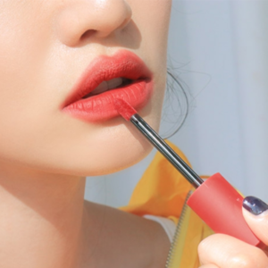 Son 3CE Soft Lip Lacquer Explicit - Màu Hồng San Hô Khả năng bám màu lên đến 4-6 tiếng
