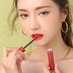 Son 3CE Soft Lip Lacquer Ordinary Red - Màu Đỏ Ớt Chất liệu son mềm mịn và hương thơm nhẹ nhàng