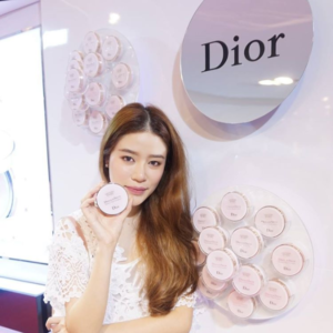 Phan Nuoc Dior Capture Dream Skin Moist Perfect Cushion Kem Loi Mau 000 Tone Da Trang 4