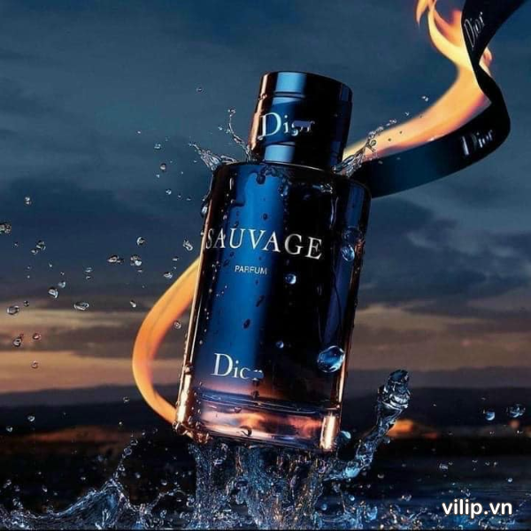 Nuoc Hoa Nam Dior Sauvage Parfum 6 Nhà sáng chế Francois Demachy đã pha trộn sự mát mẻ của ban đêm, không khí nóng bỏng của sa mạc để hòa quyện và đốt cháy, toát lên mùi hương sâu sắc.