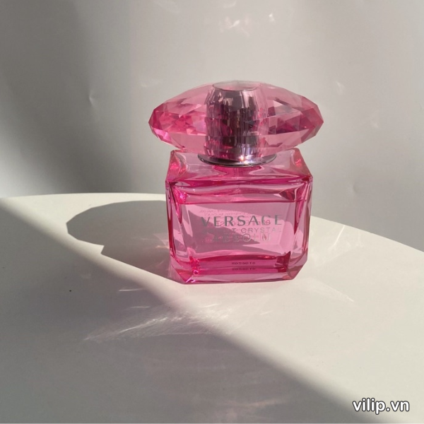 Nuoc Hoa Nu Versace Bright Crystal Absolu Edp 6 Thủy tinh Garner là chất liệu xa xỉ mà Versace đã lựa chọn để kết tinh thành dáng hình chai nước hoa sang trọng và đẳng cấp này.