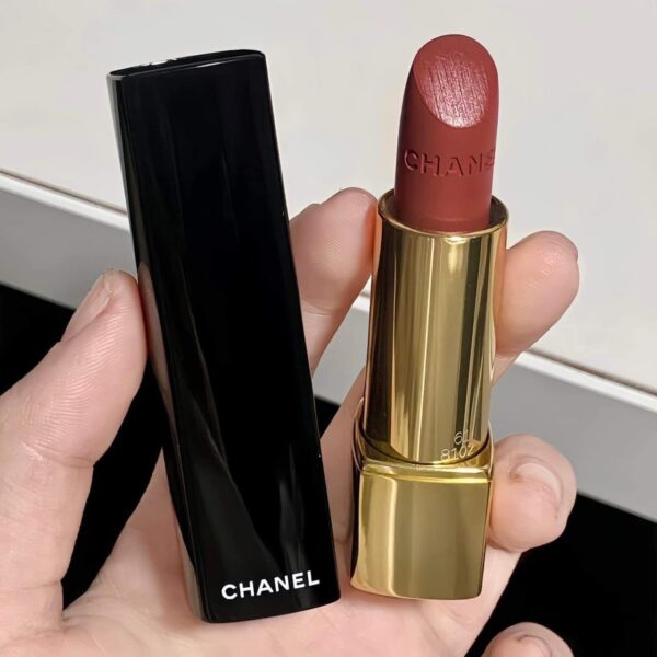 Chanel Rouge Allure Velvet 61 Intuitive 18